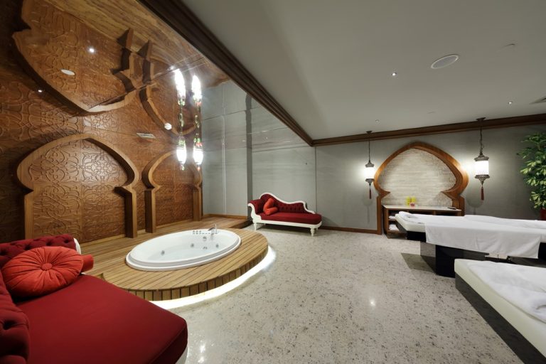 sueno_hotels_deluxe_spa_massage2jpg
